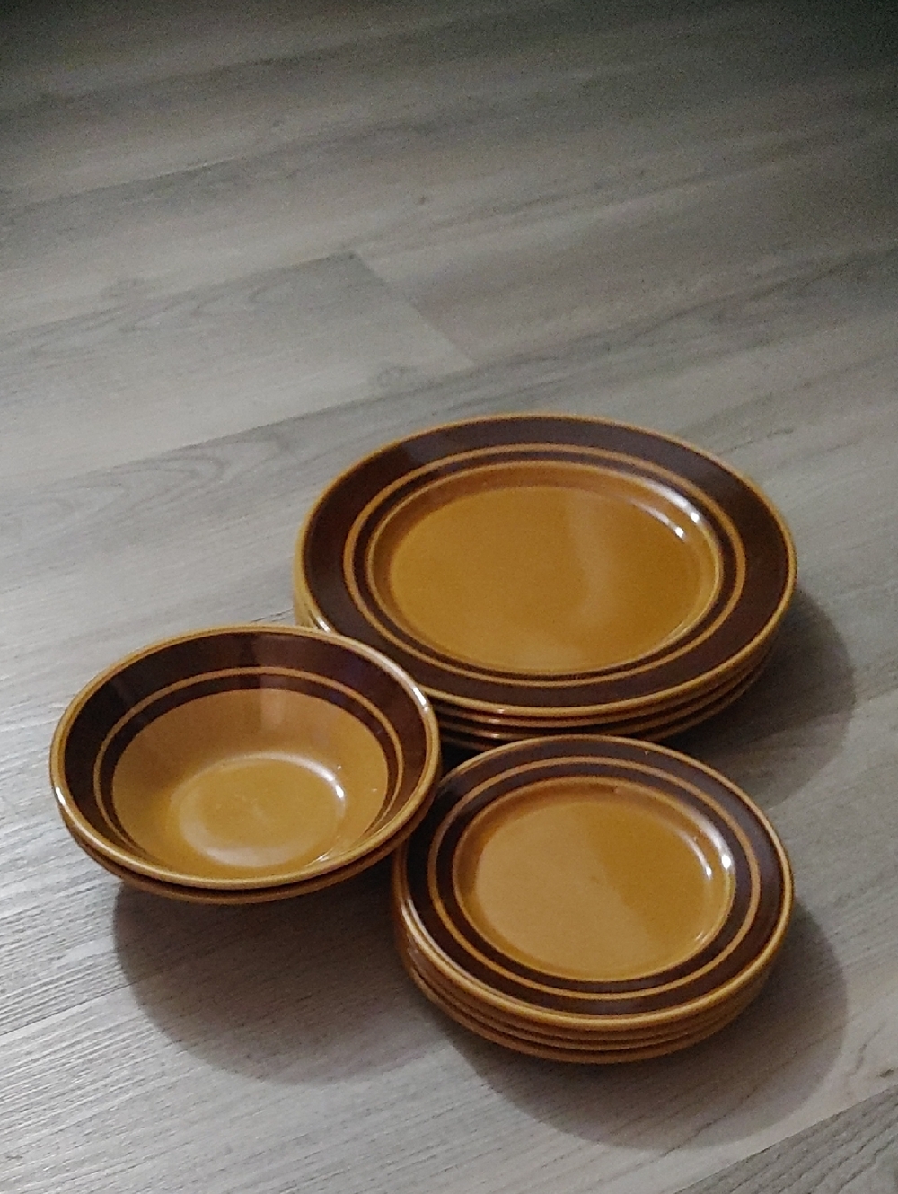 Rustic Stoneware Dinnerware Set in Mustard and Brown - 8-Piece